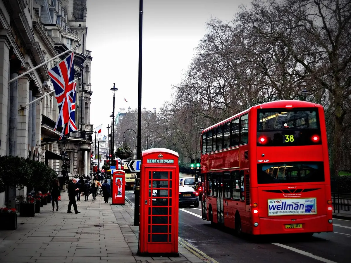 10 Tips for Photographing Double-Decker Buses in Motion