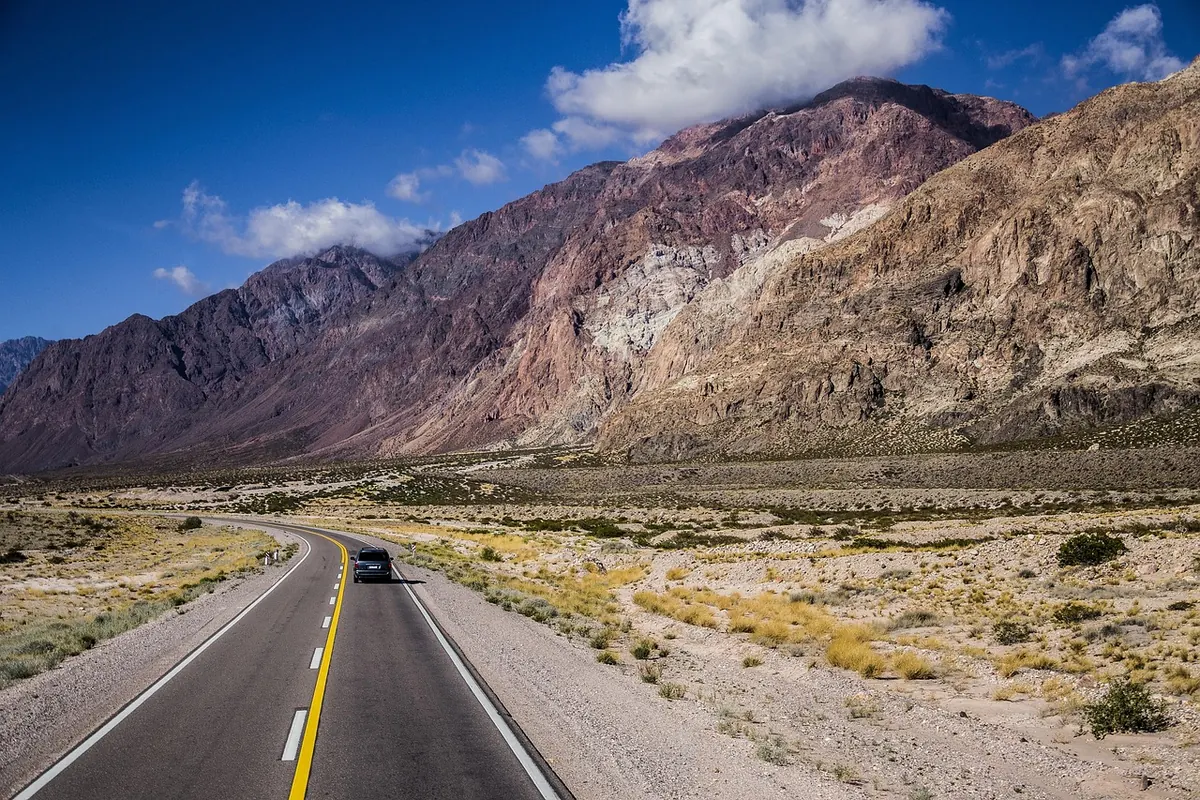 Scenic Double-Decker Bus Routes Around the World: A Local's Comparison